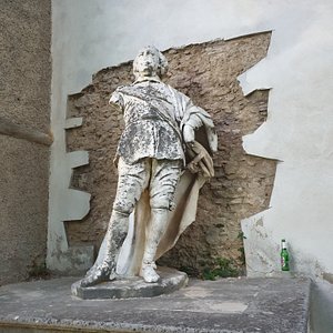 Statua del Duca Fabrizio Caracciolo